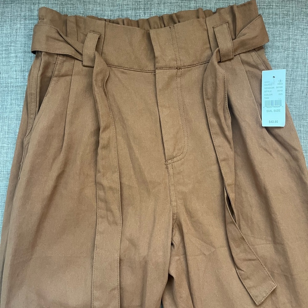 High-waisted pants